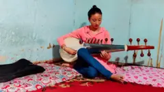 मालश्री धुन बजाउने देवी