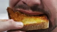 Pesquisadores tentam compreender o papel de cerca de 70 mil componentes nutricionais e como interagem com corpo humano – um vasto universo sobreo qual sabemos muito pouco.
