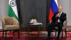 Владимир Путин перед встречей с премьер-министром Индии Нарендрой Моди в Самарканде