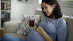 கர்ப்பிணிப் பெண்கள் காஃபி குடிப்பதால் குழந்தைக்கு சிக்கலா?