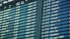 تم إلغاء أغلب رحلات الطيران في بعض المطارات