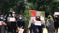 تجمع شماری از سینماگران و فعالان مدنی در خانه هنرمندان