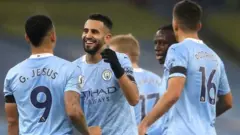 لاعبو مانشستر سيتي يحتفلون