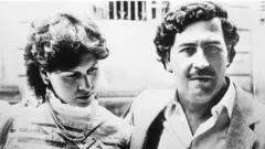 El narcotraficante junto a su esposa, María Victoria Henao.