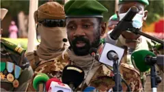 Assimi Goita destitue Bah Ndaw et Moctar Ouane