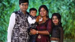 కుటుంబంతో జగదీశ్ పటేల్