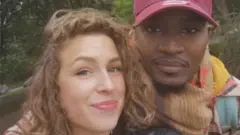 Astrid e Mike em selfie