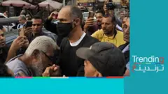 جمال مبارك.. تصفيق وتهليل احتفاء به في شوارع القاهرة أثناء جنازة محامي أسرته فريد الديب