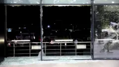 پنتاگون می‌گوید این حمله هوایی را در پاسخ به حملات راکتی به پایگاه نظامیان این کشور در نزدیکی فرودگاه اربیل که هفته گذشته - ۱۵ فوریه- روی داد انجام داده است