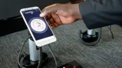 በሩዋንዳ የተመረተ ስማርት ስልክ