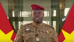 Lieutenant Colonel Paul-Henri Damiba, akitoa hotuba Ouagadougou, Burkina Faso