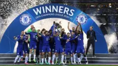(تعليق) تتنافس أندية ليفربول ومانشستر سيتي وريال مدريد وفياريال على حصد دوري أبطال أوروبا الذي يحمل لقبه تشيلسي