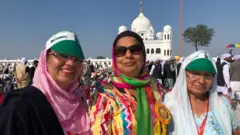 پرمیندر کور اپنی ساتھیوں کے ساتھ