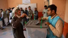 انتخابات ریاست جمهوری افغانستان؛ نگرانی از حمله باعث شد مشارکت از پنج سال پیش کمتر شود