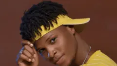 L'artiste chanteur Santrinos Raphael