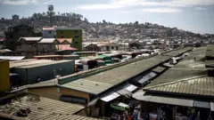 La nouvelle ville est une réponse à la forte pression démographique à Antananarivo la capitale