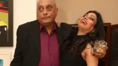 अपने घर की पार्टी में भाईचंद पटेल