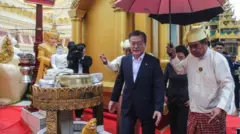 တောင်ကိုရီးယားသမ္မတ မွန်ဂျေအင်း က မြန်မာပြည်လာရောက်စဉ်က