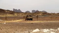 Les militaires nigériens ont lancé une vaste opération de ratissage dans le lit de la Komadougou afin de retrouver les auteurs de l'attaque contre une de leurs bases dans le sud-est du pays