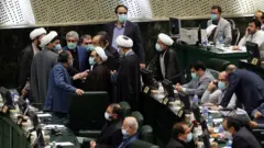 مجلس پیش از پایان جلسه امروز درباره ۱۹ وزیر پیشنهادی رئیس جمهور جدید ایران رای گیری خواهد کرد