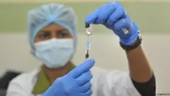 ਲੈਬ ਟੈਸਟ ਲੈਂਦੇ ਹੋਏ