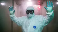 врач
