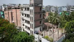 জমির ওপর ভবন