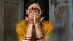 મહિલા
