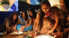 கொரோனா தொற்று மத்தியில் உலக இந்தியர்கள் எப்படி தீபாவளி கொண்டாடுகிறார்கள்?