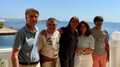 Roberto, Fulgencio, Marta, Esther y su hermano Carlos.