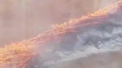 "نهر من نار" يجتاح حقلا بأستراليا