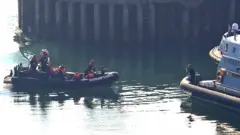 Salı günü Dover'da da bir grup göçmen Manş Denizi'ni geçmeye çalışırken kurtarıldı.