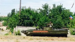 За прикладом Росії. Як у Луганську пройшов парад на фоні коронавірусу