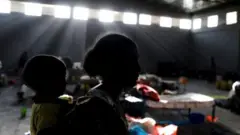ውላዳ ዝሓዘለት ኣደ ኣብ መዕቆቢ ተፈናቐልቲ
