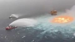Meksika'da deniz yüzeyi alev aldı