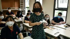 Nhiều ý kiến cho rằng nên bỏ kỳ thi tốt nghiệp THPT vì dịch Covid-19.