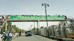 Awọn araalu jade lati wo Buhari