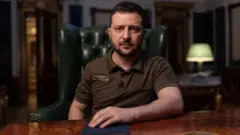 Volodymyr Zelensky avuga ko Uburusiya bushaka kwica n'ibigirankana abanyagihugu ba Ukraine benshi bashoboka