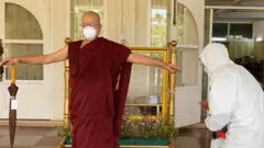 ဆရာတော်အရှင်ဆေကိန္ဒအပါအဝင် ကျောင်းတိုက်တွင်းနေထိုင်သူအားလုံးရဲ့ အဝင်အထွက်အားလုံးကို ပိတ်ချထား