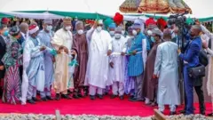 Buhari lokacin yana kaddamar da layin dogo a Kano