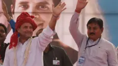 રાજકીય વિશ્લેષકો માને છે કે ગુજરાતમાં કૉંગ્રેસનું નેતૃત્વ નબળું પડી ગયું છે.