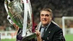Real Madrid yegukanye ibikombe bibiri bya Champions League ubwo Lorenzo Sanz yari Perezida wayo