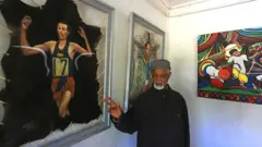 Artiist Lammaa Guyyaa hojiisaanii Abbabaa Biqilaafi kaan fuulduratti dhaabbatanii oggaa ibsan