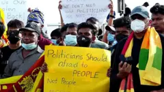 இலங்கையில் இரவு பகலாகத் தொடரும் போராட்டங்கள்