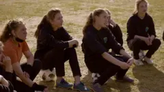 यहां ख़ैबर पख़्तूनख़्वाह के चित्राल से भी कई लड़कियां शामिल हुई हैं.