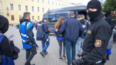 У Мінську затримали журналістів. В місті тривають протести