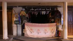 جدل في السعودية بعد مناقشة الشورى لعدم إلزامية غلق المحلات التجارية في أوقات الصلاة