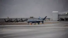 کندهار هوايي ډګر کې د امریکا بې پیلوټه الوتکې