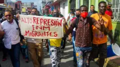 Protesta de haitianos en Tapachula.