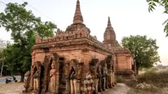 Bagan'da bir Budist tapınağı